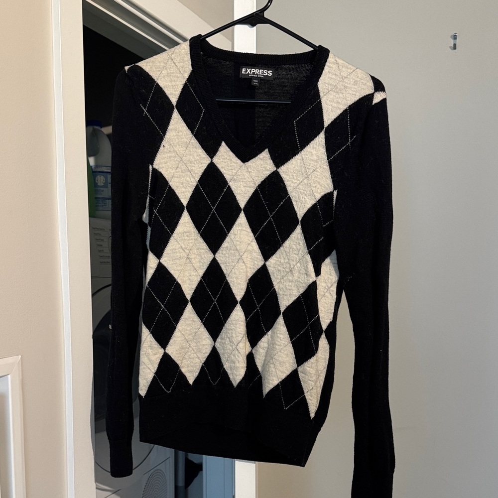Express V-Neck Argyle Sweater in Black and White